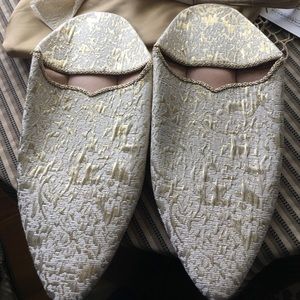 Metallic gold Moroccan slippers